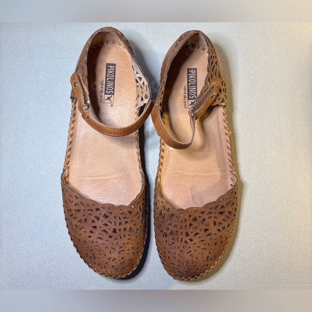 Pikolinos, the Puerto Vallarta Perforated Leather Mary Jane Flats size 40 - Picture 11 of 12